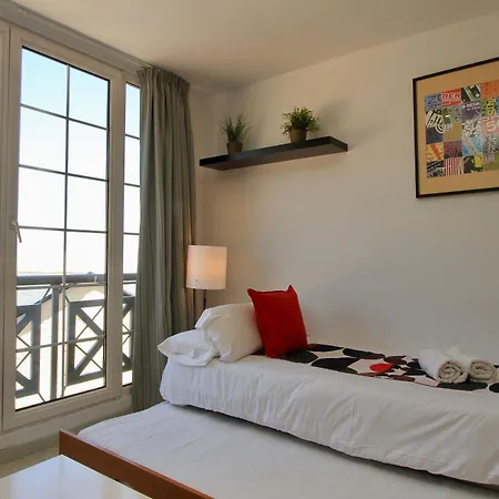 Apartment Inside Plaza *